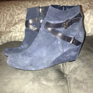 Isaac Mizrahi blue suede bootie 7.5